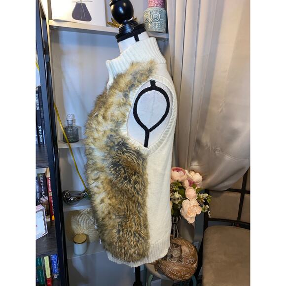 Michael Kors Faux-Fur Cream Button Front Sweater Vest size Small Brown Tan Fur - Picture 7 of 11